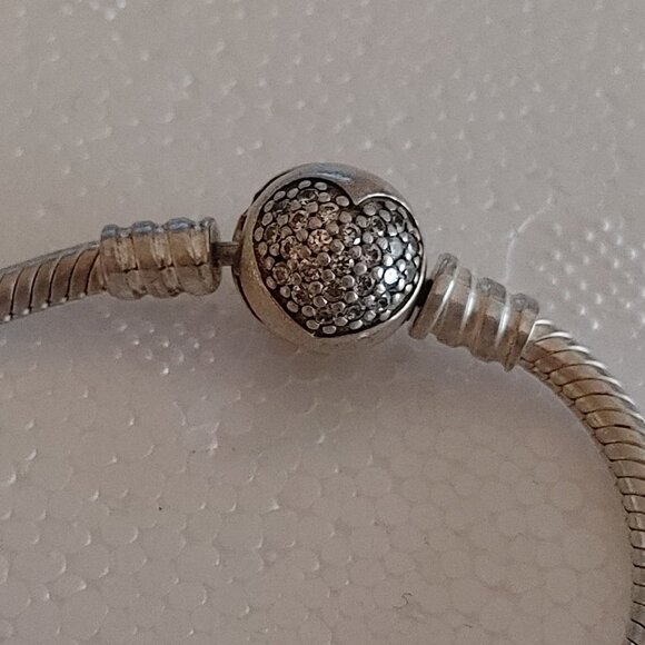 PANDORA Moments Sparkling Heart Clasp Snake Chain Bracelet Silver 6.3" - Picture 4 of 5